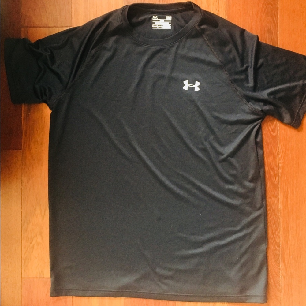 Under armor work out t-shirt: moisture wicking gym